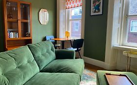 Arbroath Luxury Apartment In Mcm Style